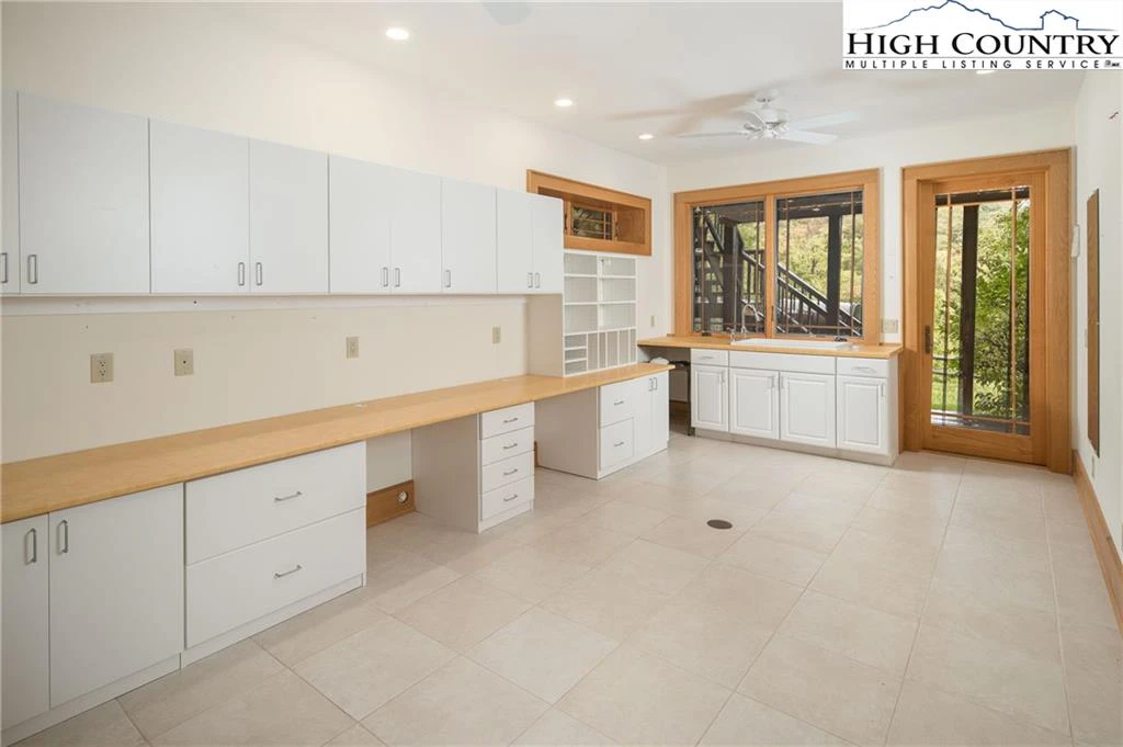 Image number 5 for the current listing
