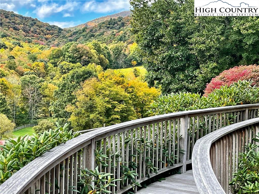 Image number 13 for the current listing