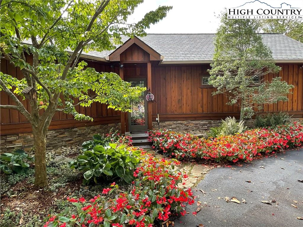 Image number 15 for the current listing