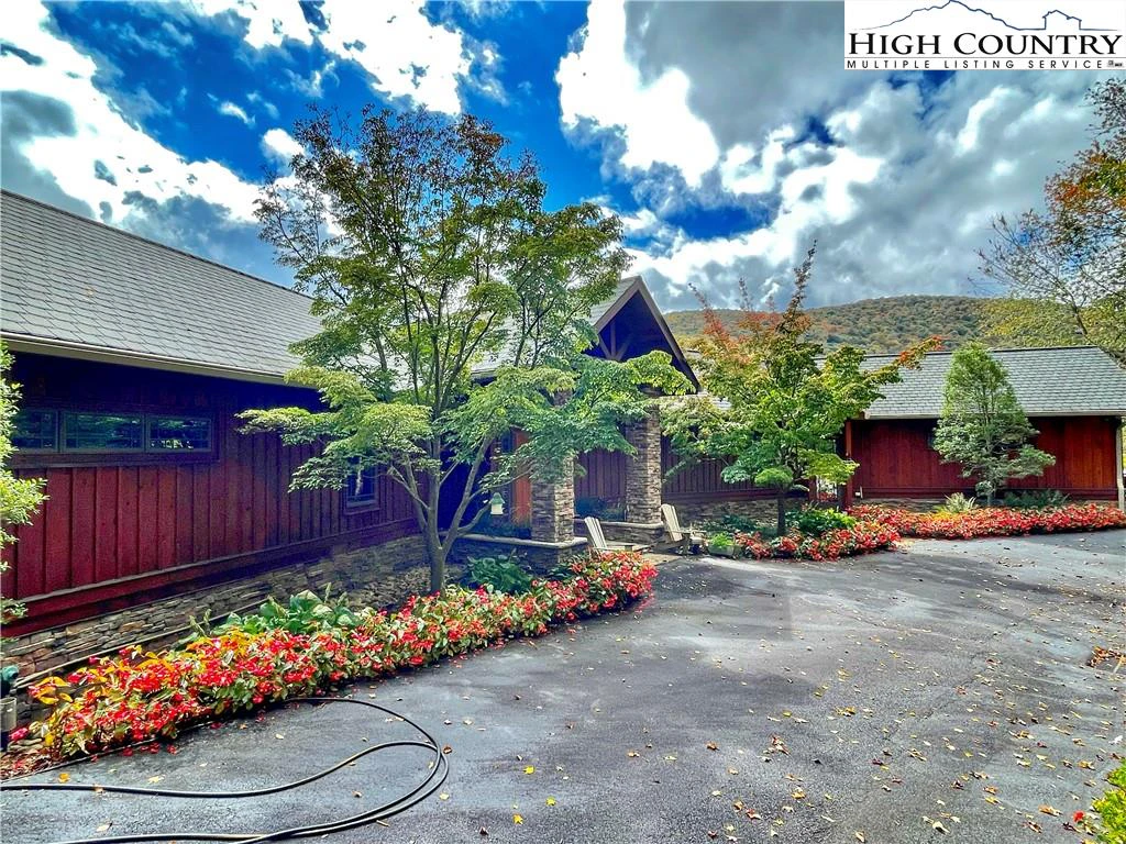 Image number 16 for the current listing