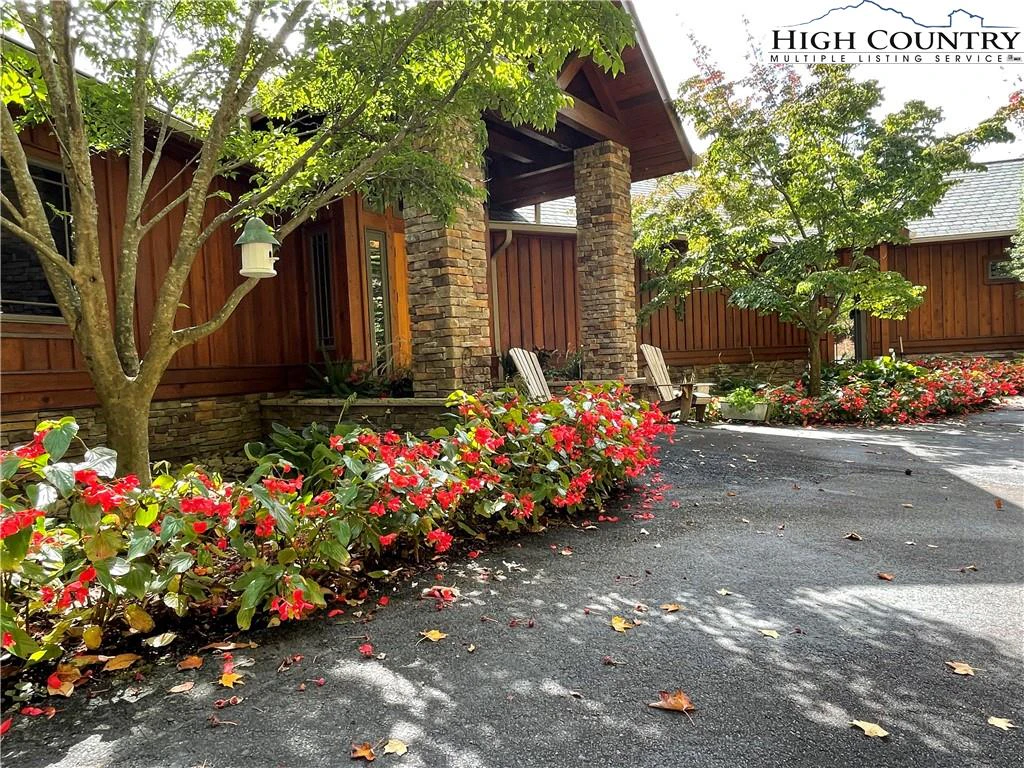 Image number 18 for the current listing