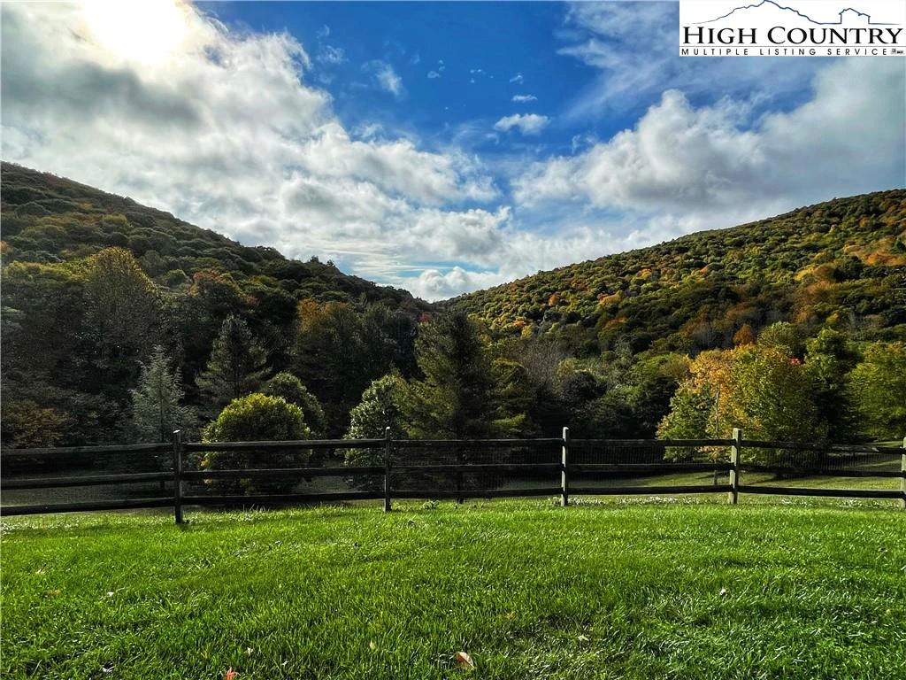 Image number 19 for the current listing