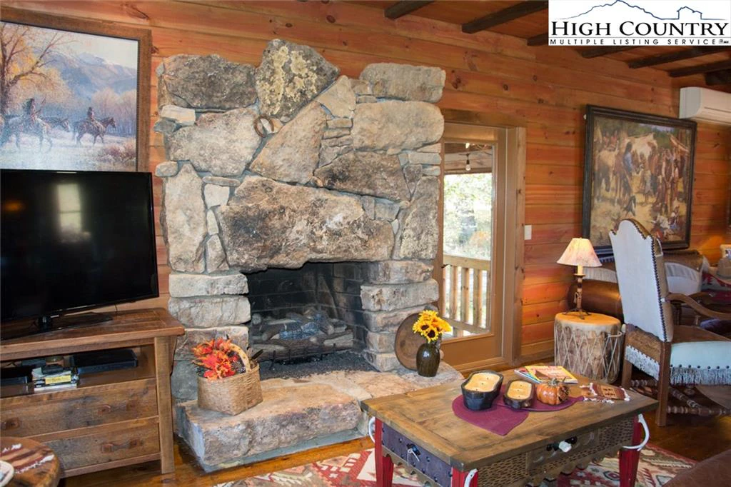 Image number 21 for the current listing