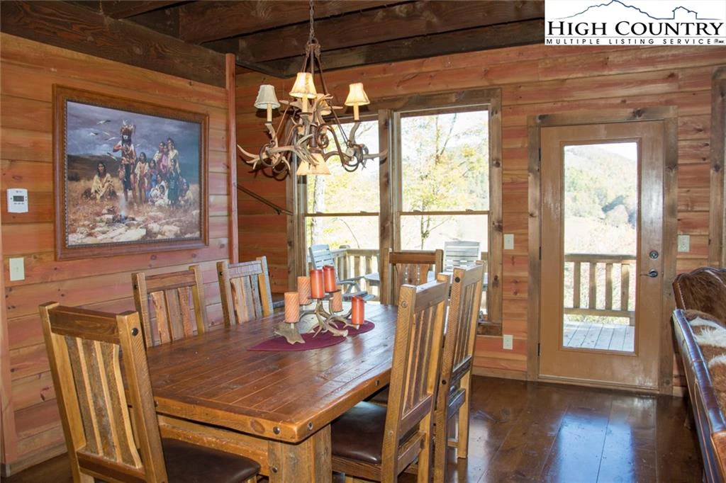 Image number 19 for the current listing