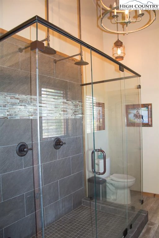 Image number 14 for the current listing