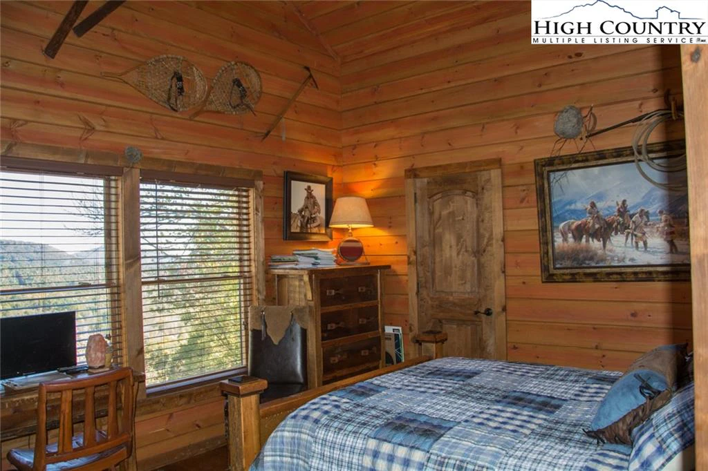 Image number 11 for the current listing