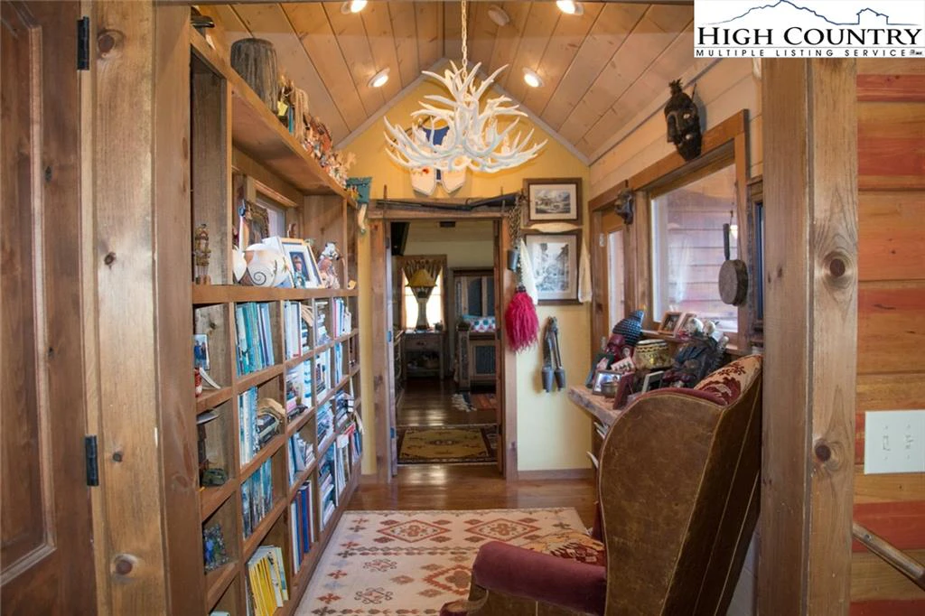 Image number 9 for the current listing