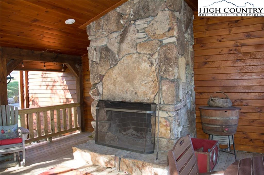 Image number 5 for the current listing
