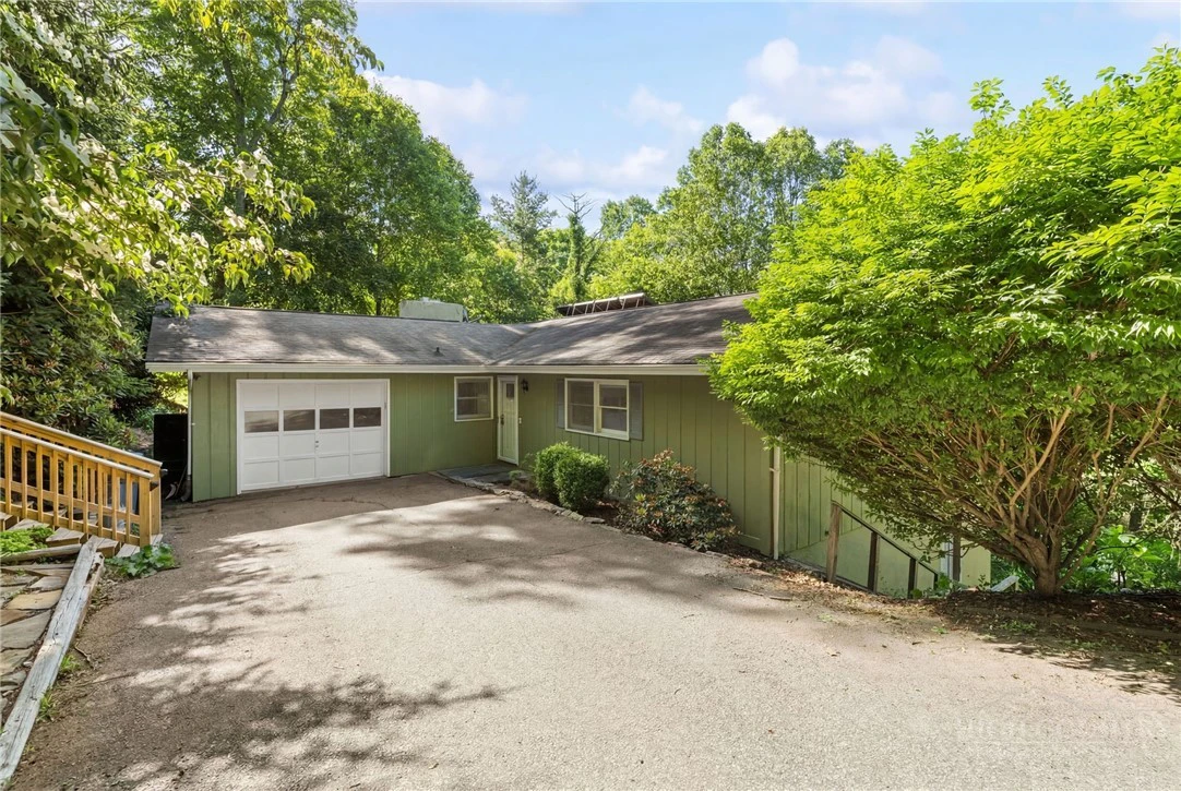 Image number 1 for the current listing