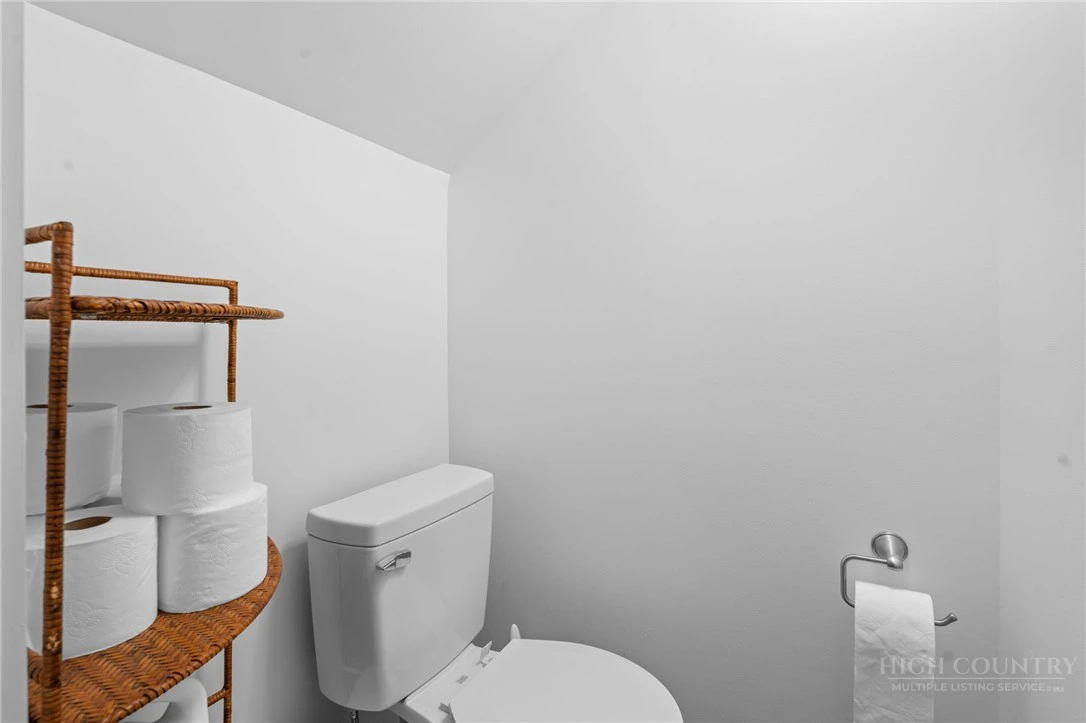 Image number 4 for the current listing