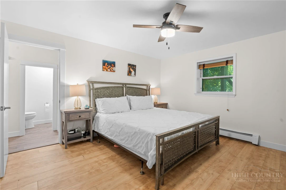 Image number 3 for the current listing