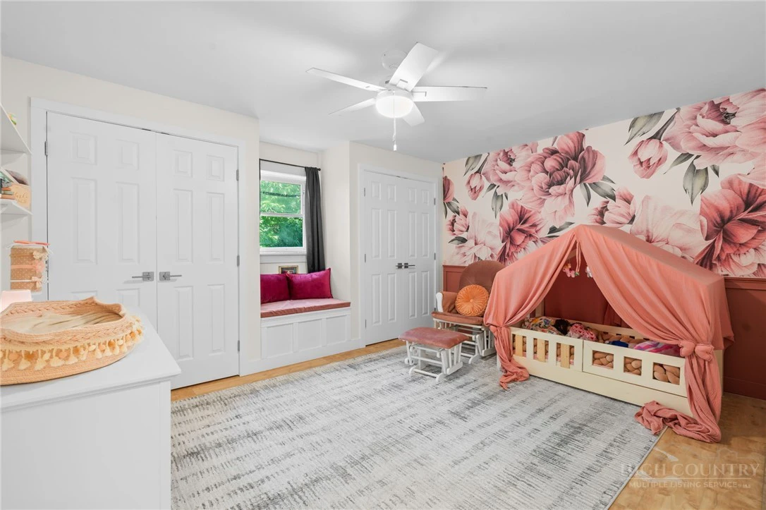 Image number 6 for the current listing