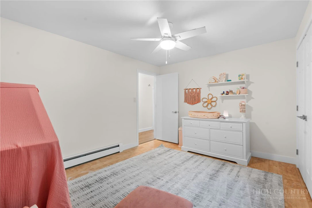 Image number 5 for the current listing