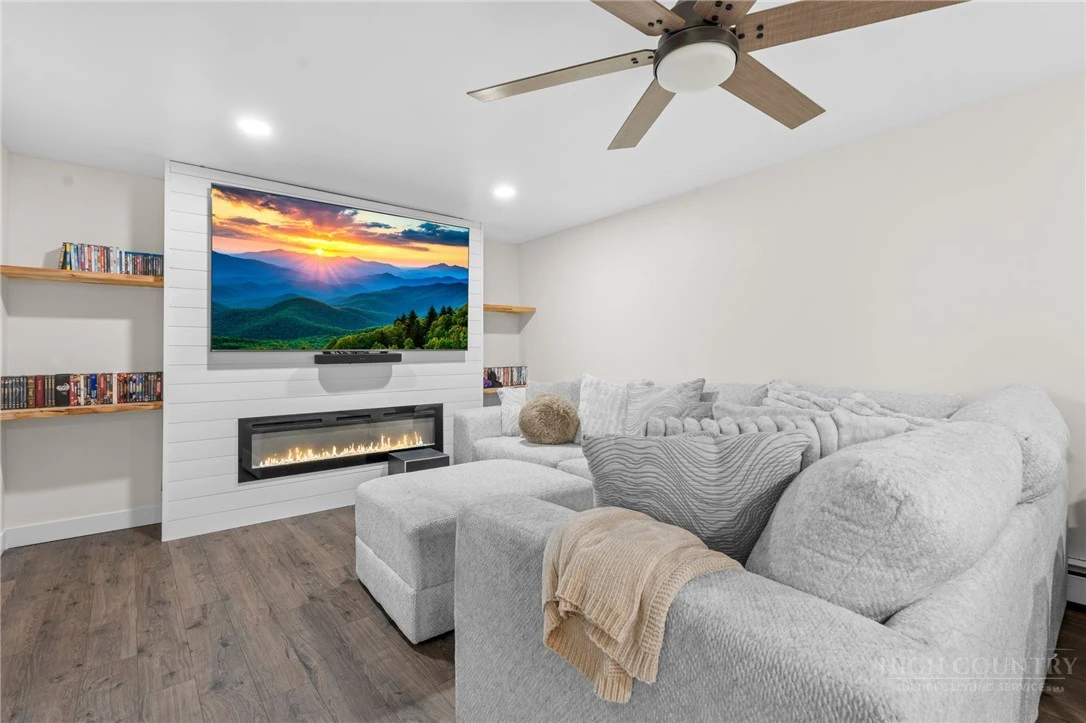 Image number 7 for the current listing
