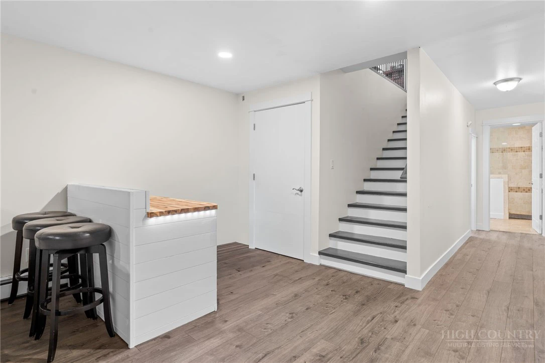 Image number 2 for the current listing