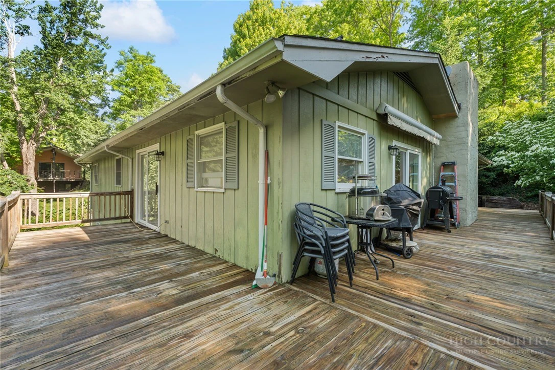 Image number 15 for the current listing