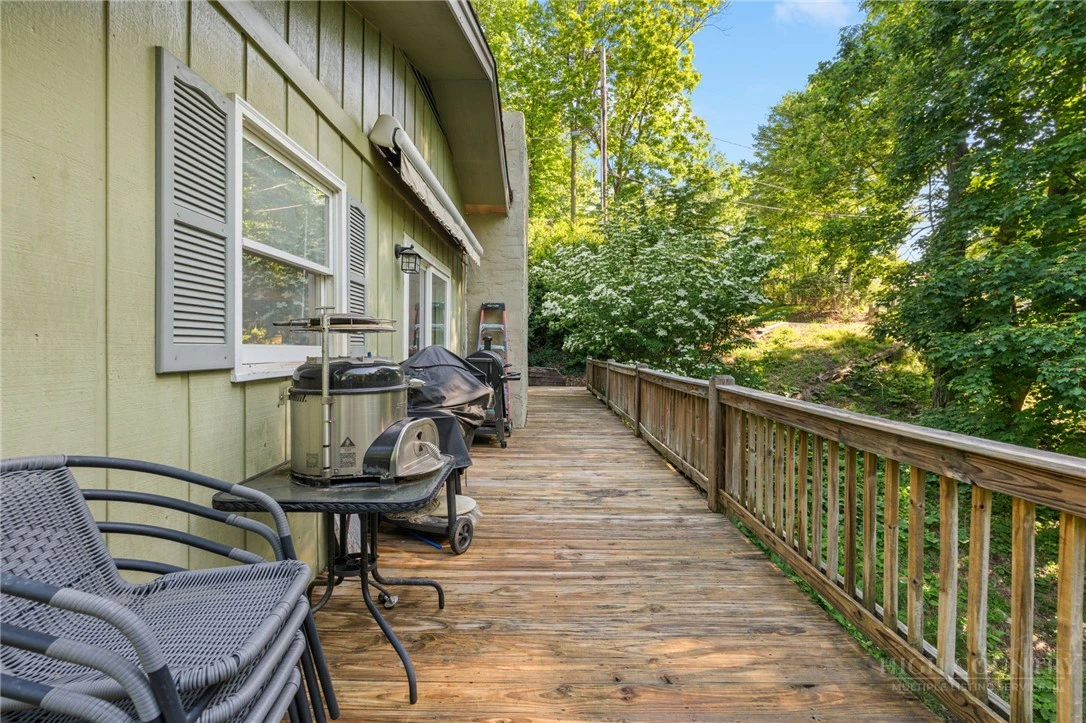 Image number 8 for the current listing