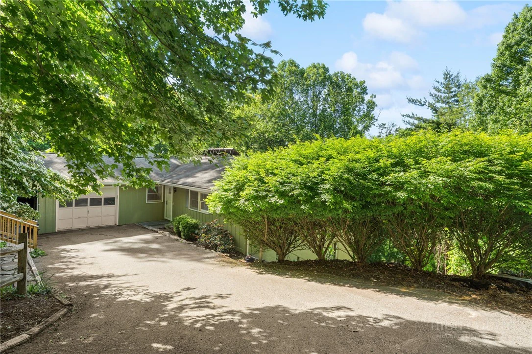 Image number 14 for the current listing