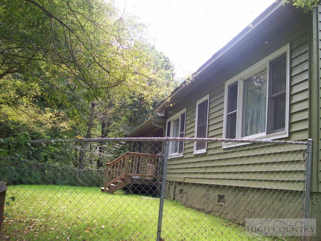 Image number 9 for the current listing