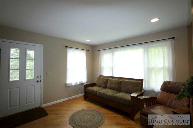 Image number 6 for the current listing