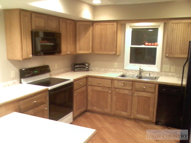 Image number 4 for the current listing