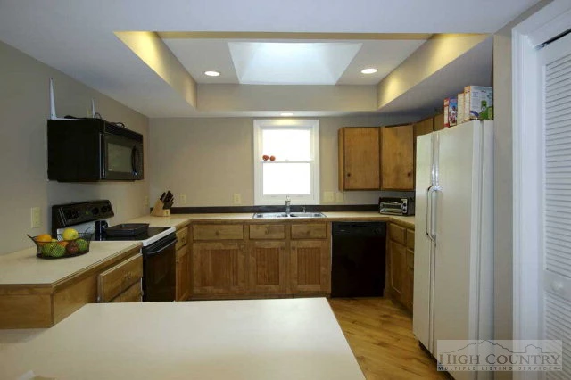 Image number 3 for the current listing