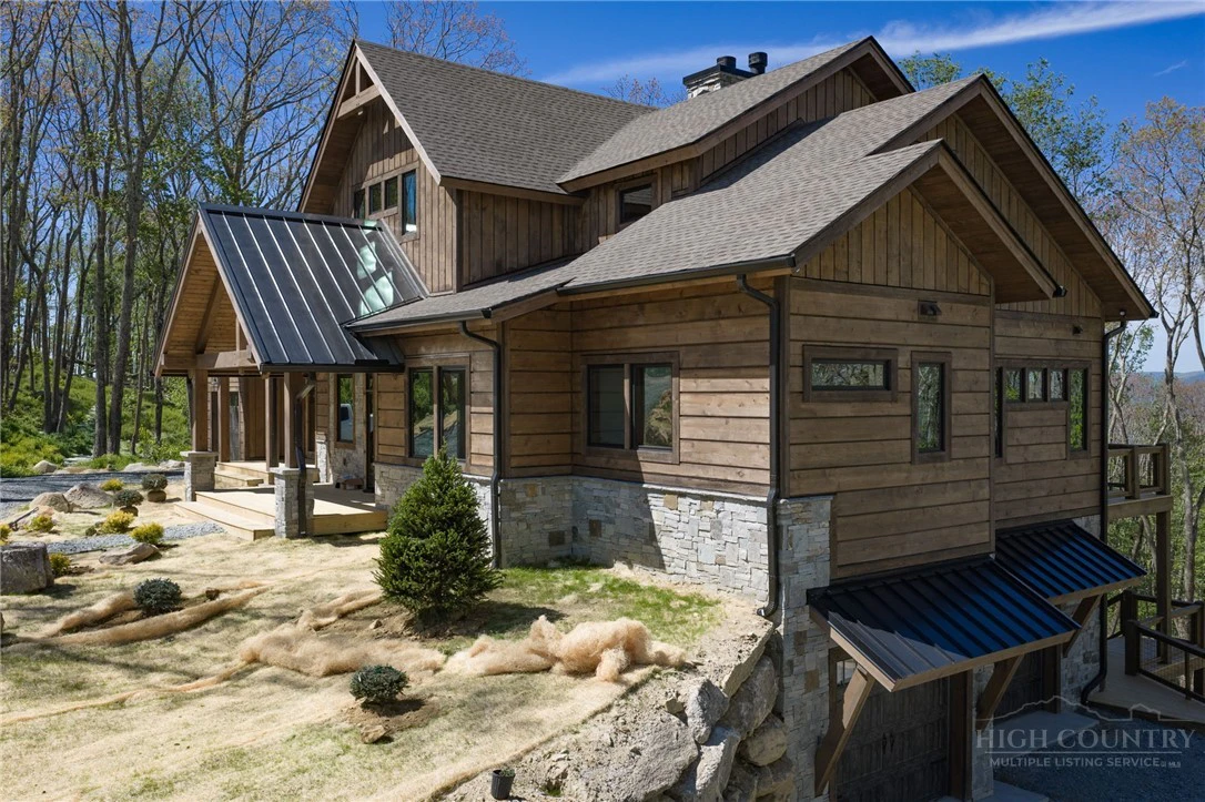 Image number 1 for the current listing