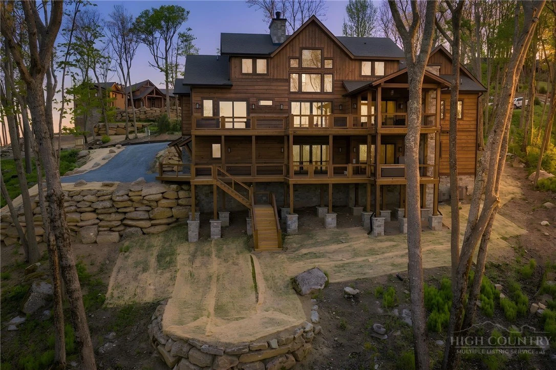 Image number 2 for the current listing