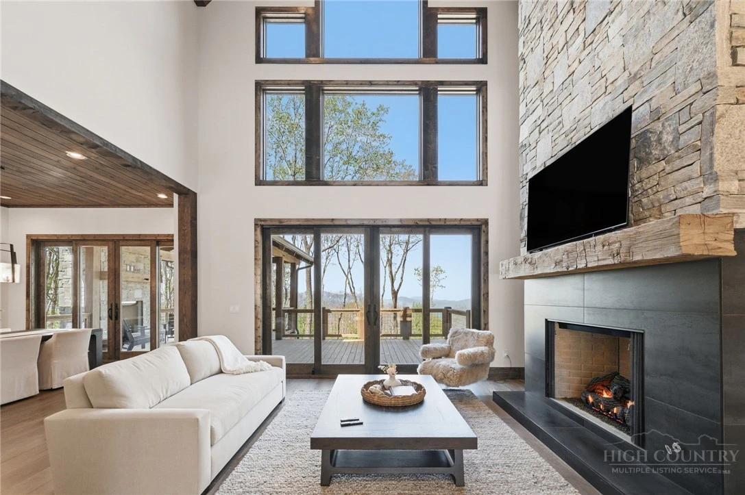 Image number 8 for the current listing