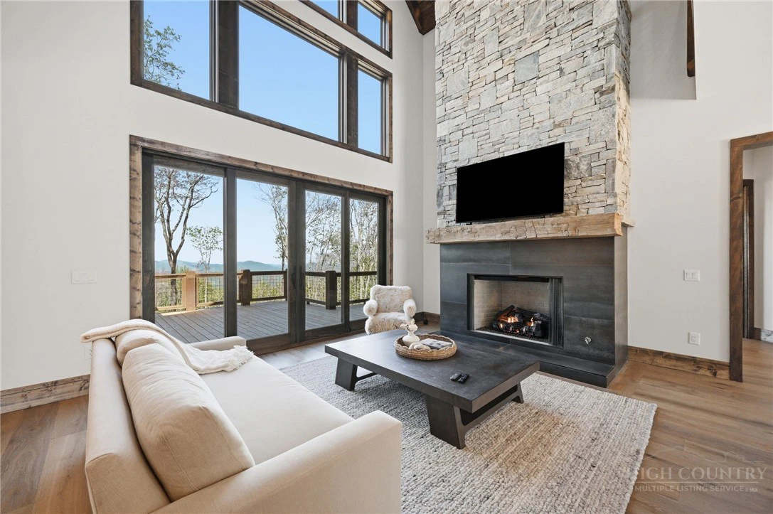Image number 11 for the current listing
