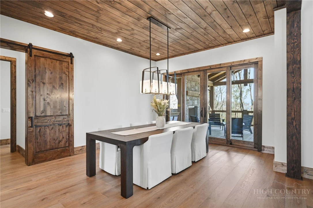 Image number 15 for the current listing