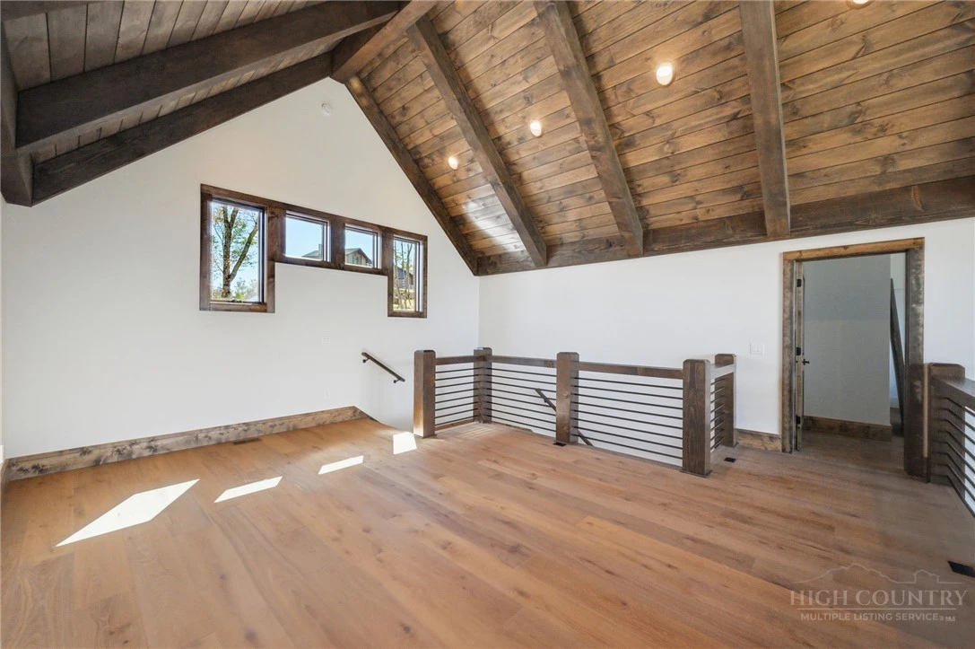 Image number 21 for the current listing