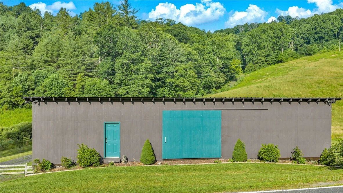 Image number 2 for the current listing