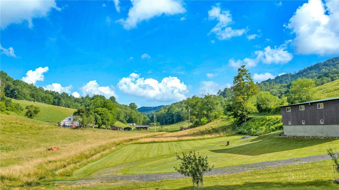 Image number 18 for the current listing
