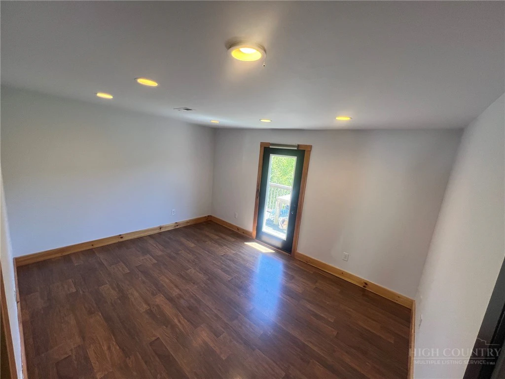 Image number 12 for the current listing