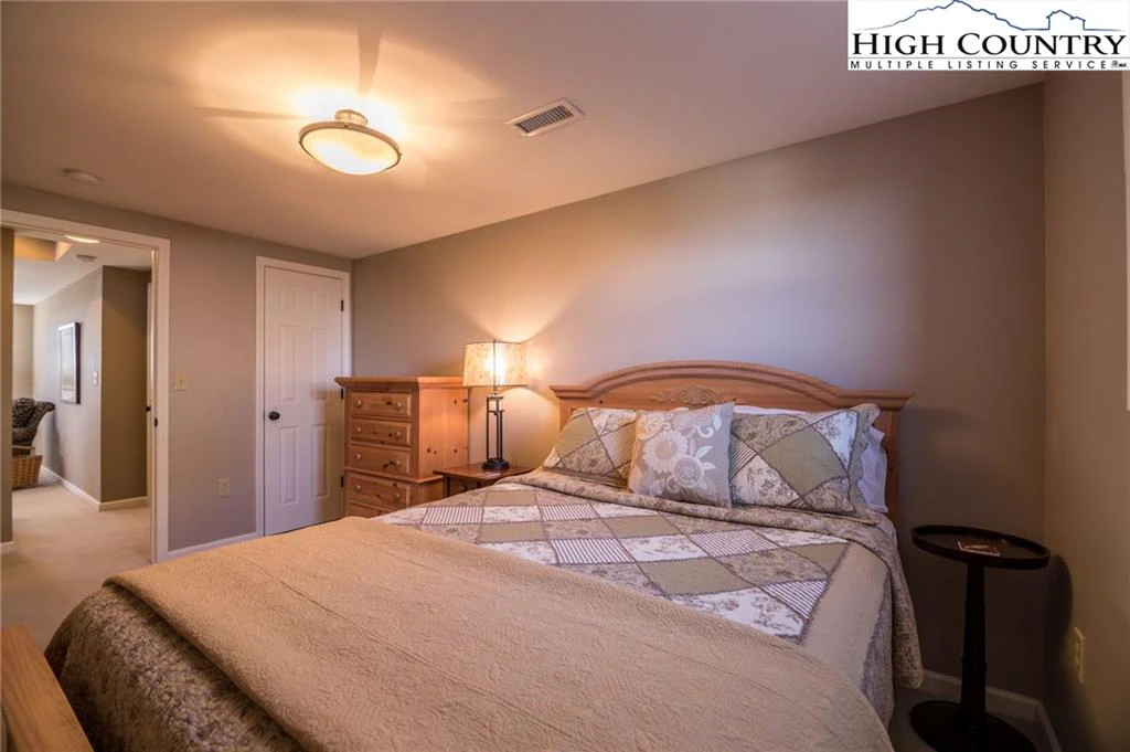 Image number 7 for the current listing