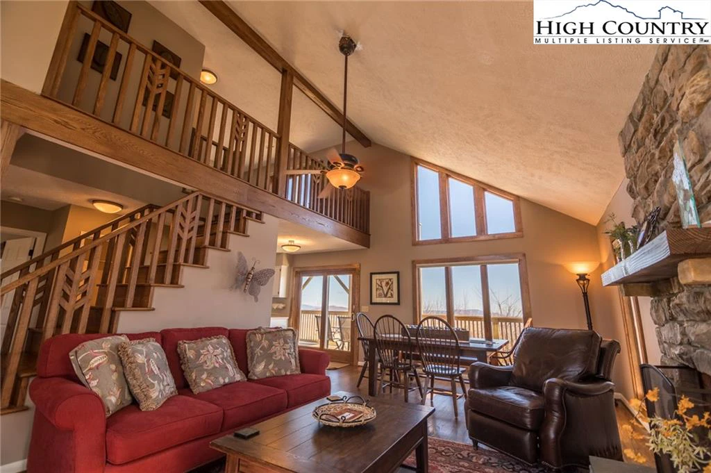 Image number 18 for the current listing