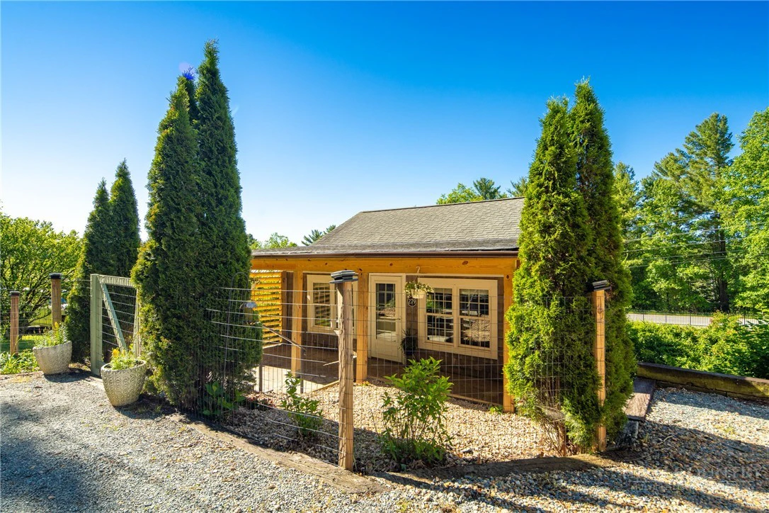 Image number 1 for the current listing