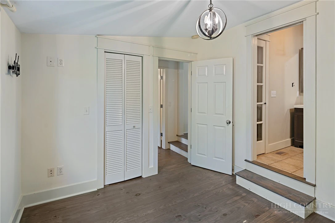 Image number 12 for the current listing
