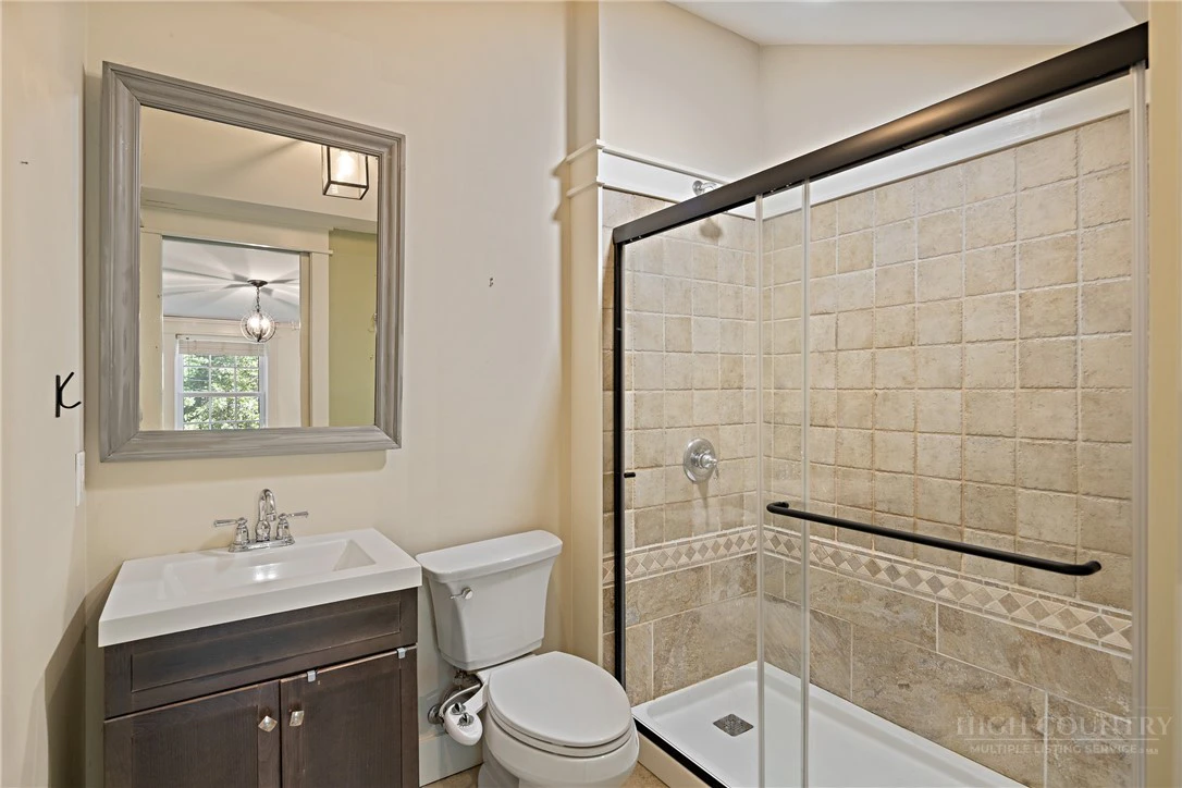 Image number 11 for the current listing