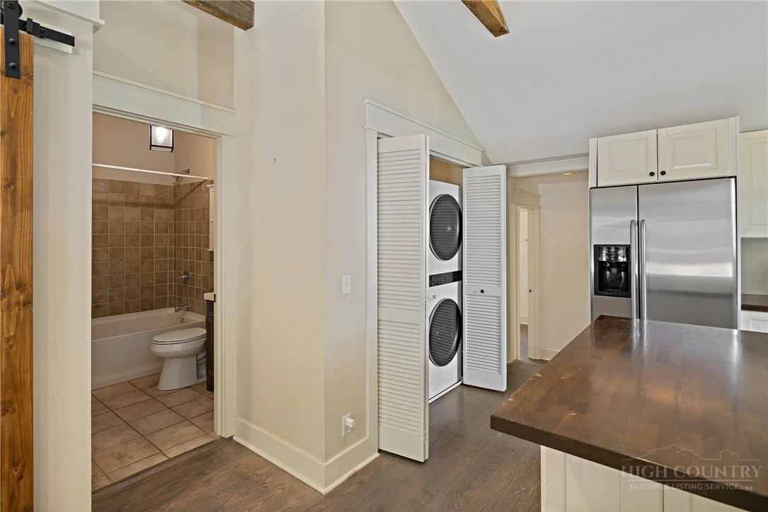 Image number 18 for the current listing