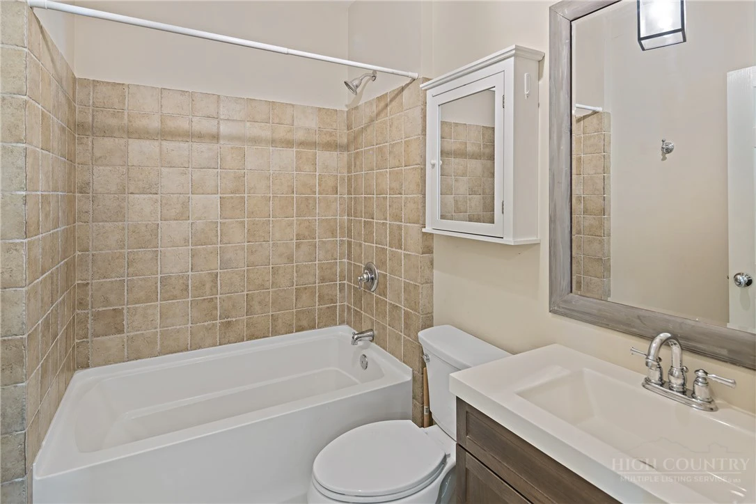 Image number 10 for the current listing