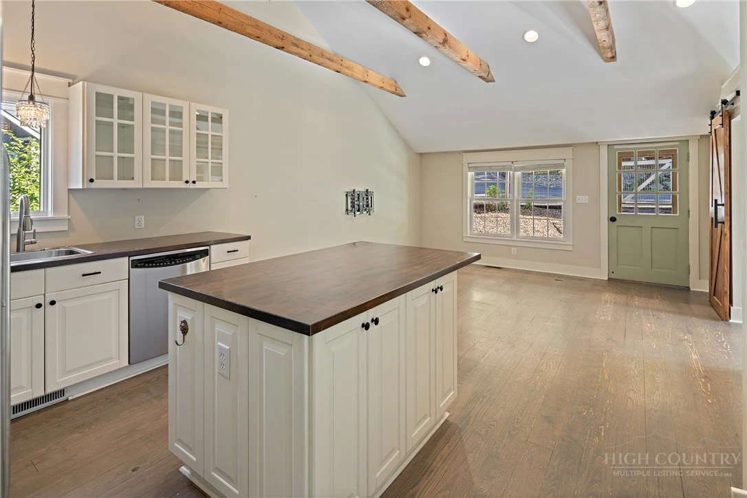 Image number 2 for the current listing