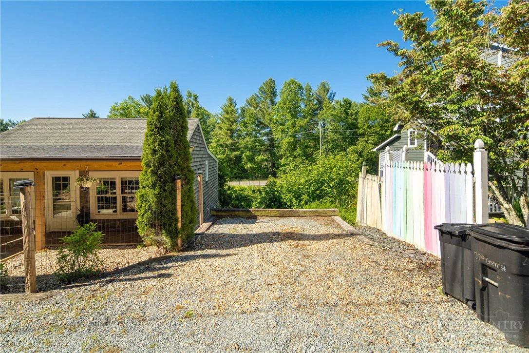 Image number 3 for the current listing