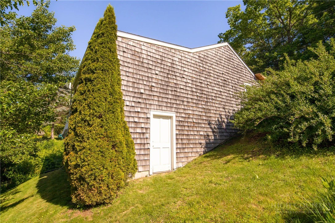 Image number 8 for the current listing
