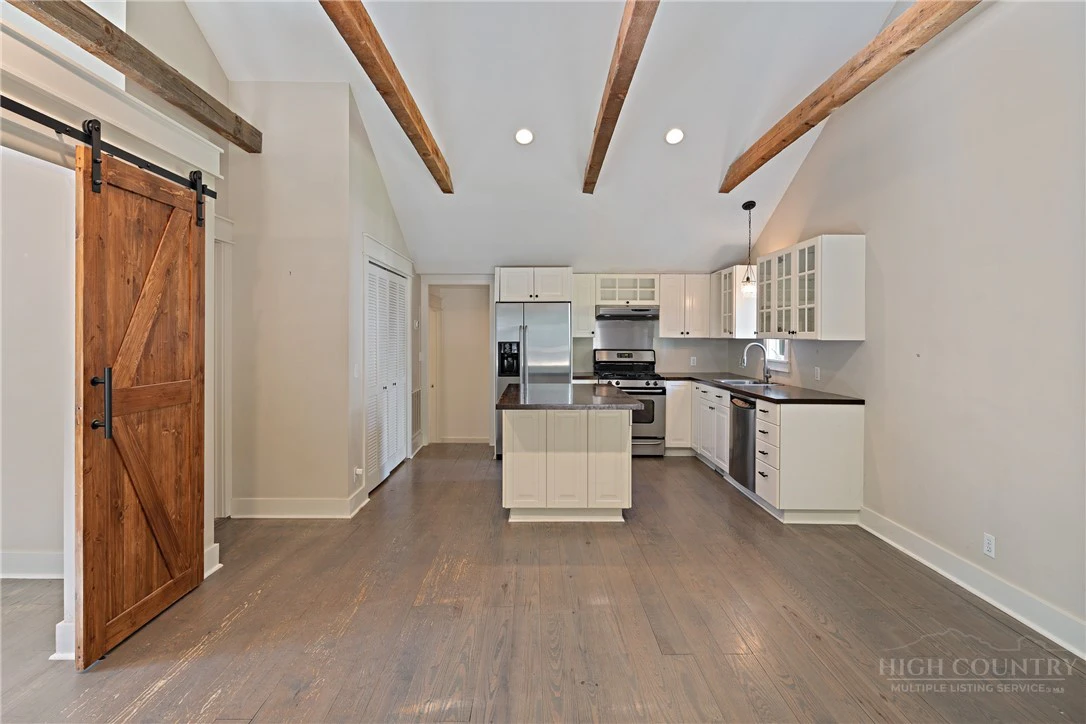 Image number 21 for the current listing