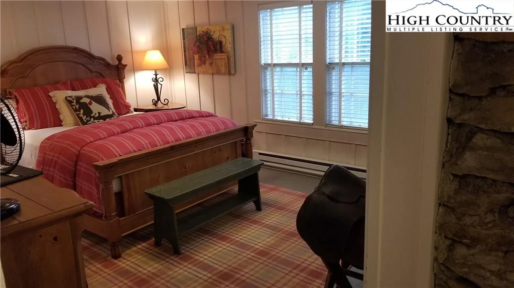 Image number 9 for the current listing