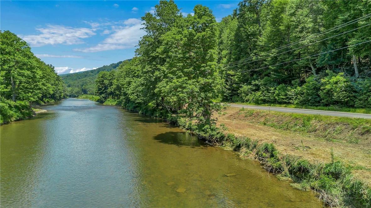 Image number 13 for the current listing
