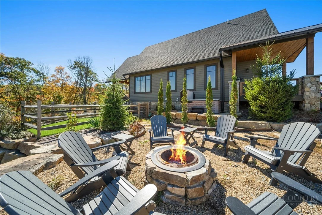 Image number 1 for the current listing