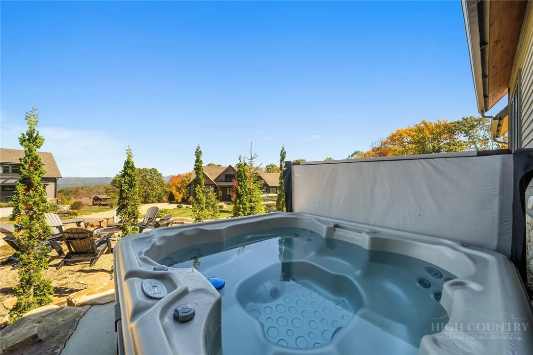 Image number 3 for the current listing